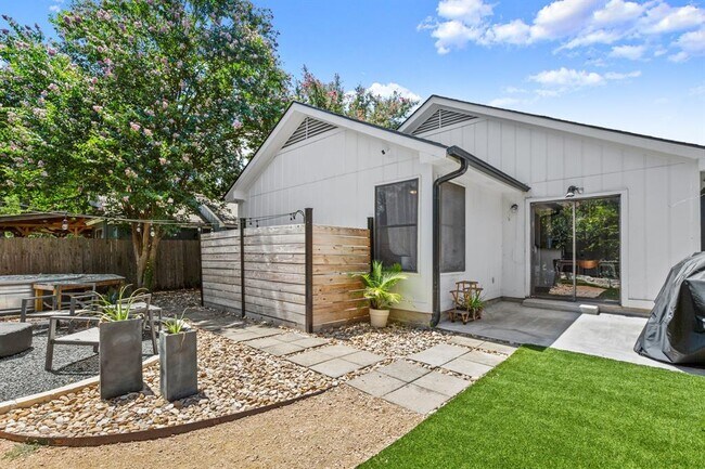 Building Photo - 3010 Siskin Dr