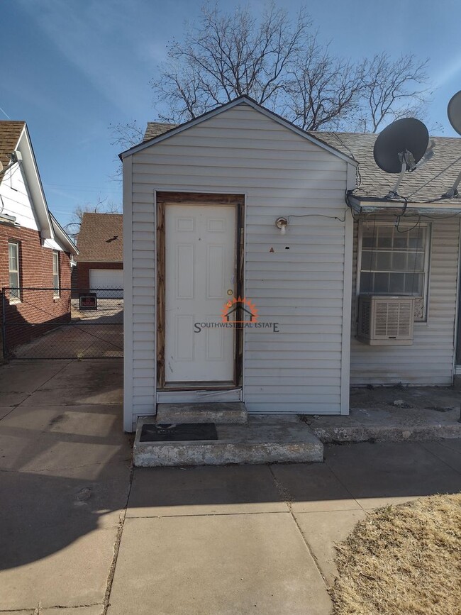 Building Photo - 901 Sheldon St