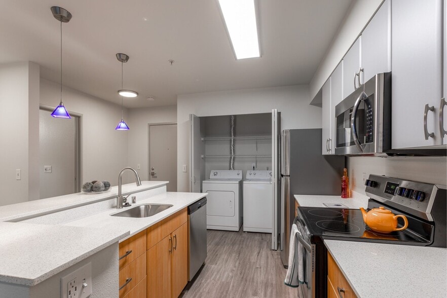 Building Photo - Epicenter