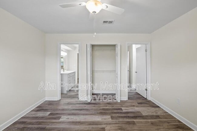 Building Photo - 11357 Bedford Oaks Dr