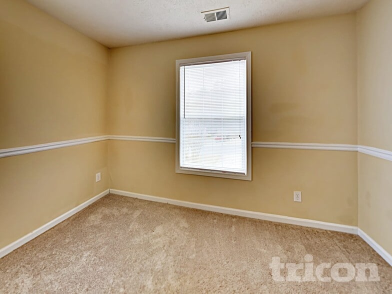 Building Photo - 3935 Piper Glen Dr NE