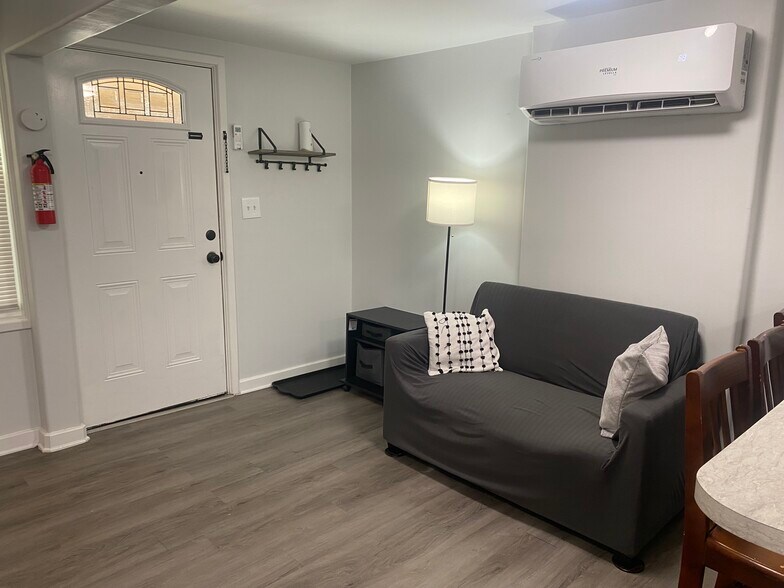 Building Photo - 516 36th Ave N