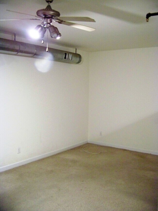 Building Photo - 1 BR / 1 BA Fabulous, One Bedroom in Manchester, Available June 1st!