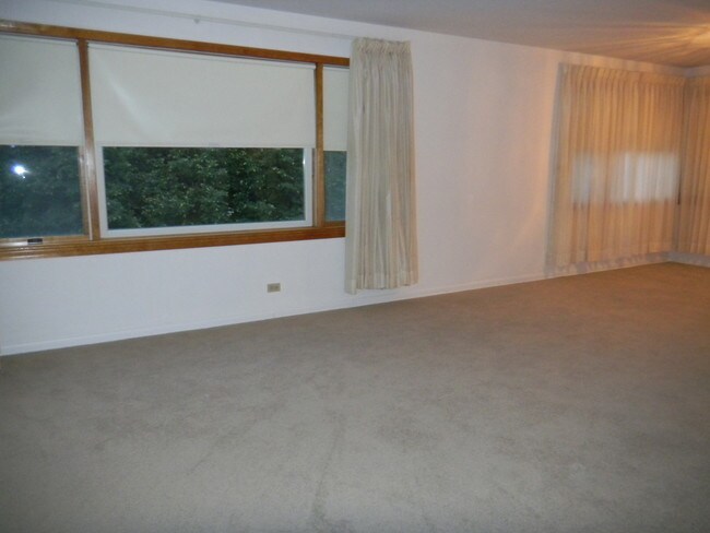 Building Photo - 9054 Bennett Ave