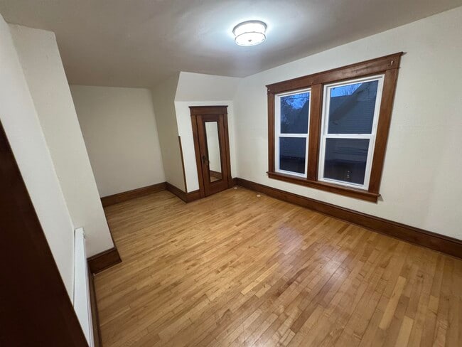 Building Photo - 303 Doty St