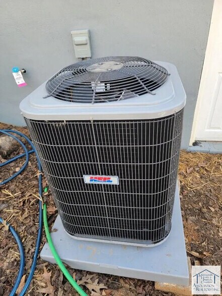 Building Photo - 122 Pony Pl