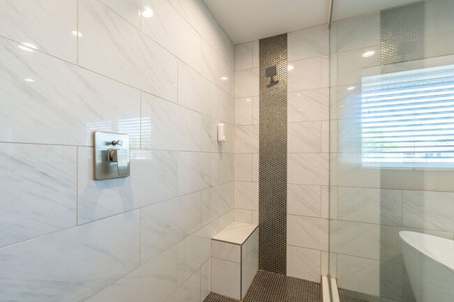 Building Photo - BEAUTIFUL SOUTH SCOTTSDALE - CORNER LOT & ...