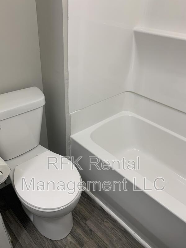 Building Photo - 1460 W 32nd St