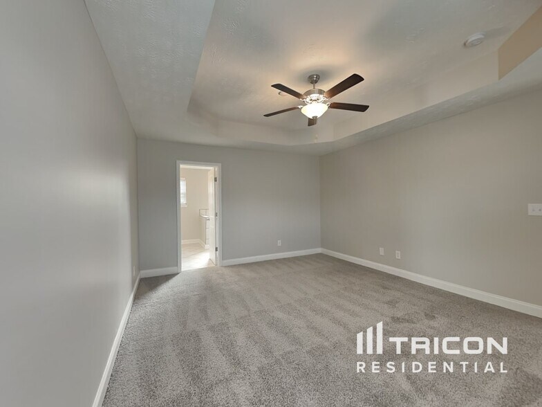 Building Photo - 1020 Berra Dr
