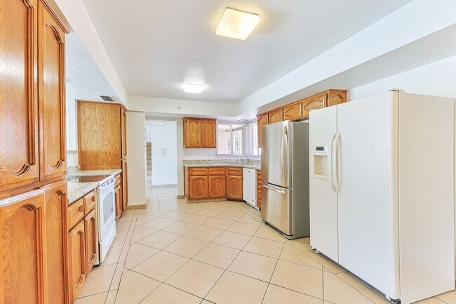 Building Photo - 4806 S Dorsey Ln