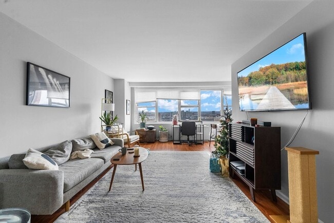 Building Photo - 225 St Pauls Ave