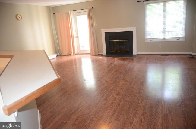 Building Photo - 277 Fox Run