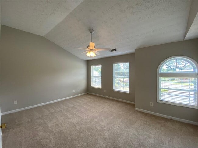 Building Photo - 677 Kenridge Dr