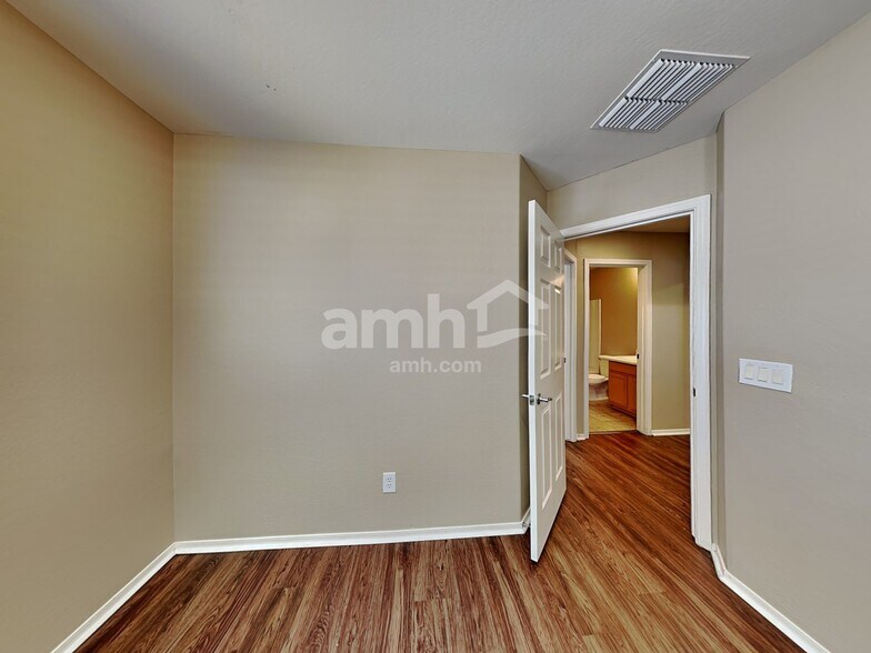 Building Photo - 4748 E Redfield Rd