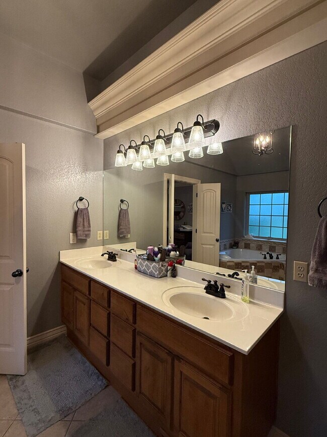 Building Photo - Pre-leasing for September - 5BR with all of the extras!