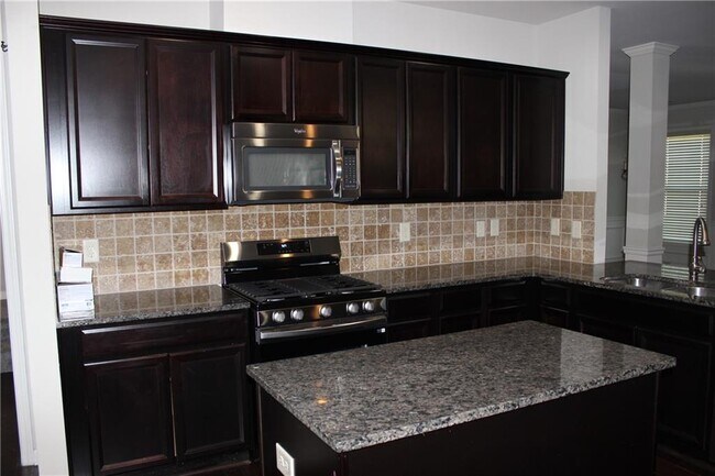 Building Photo - 4945 Ducote Trail
