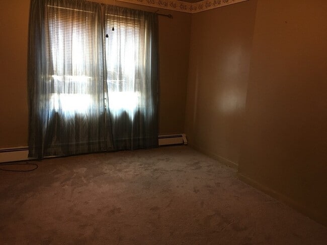 Building Photo - 227 Main St