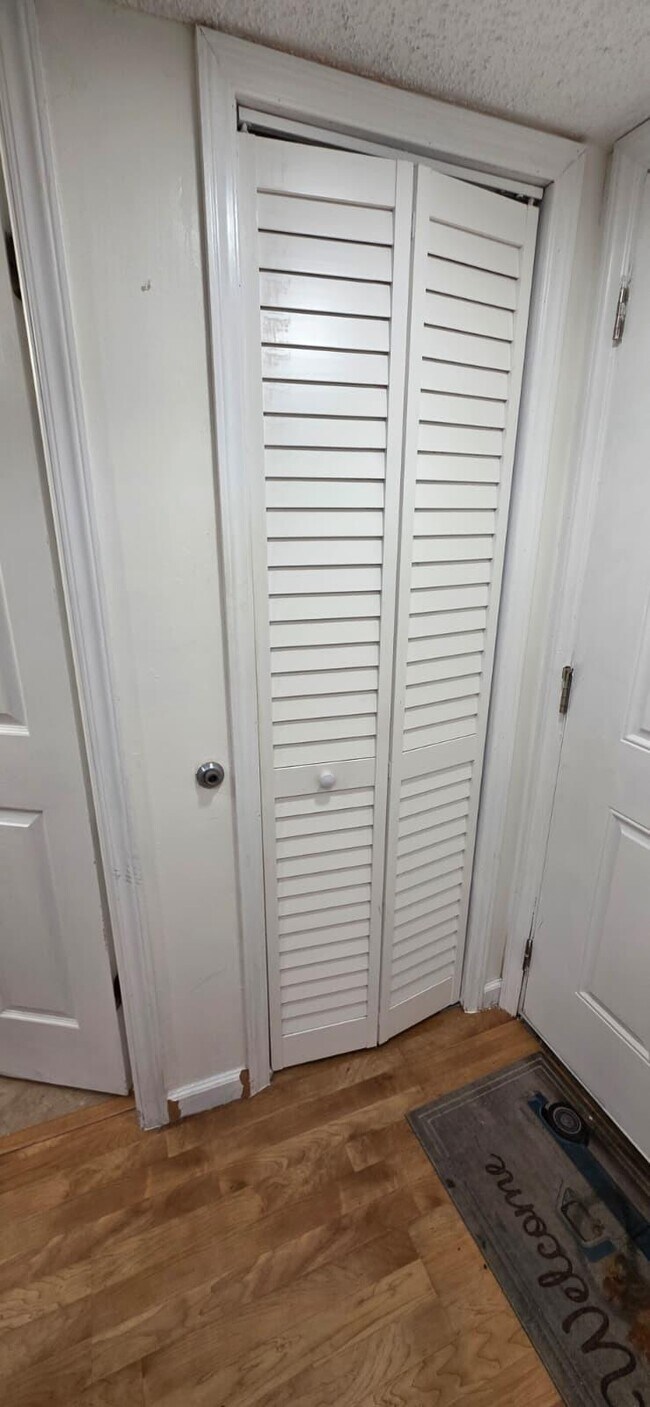 Building Photo - 725 Lori Dr