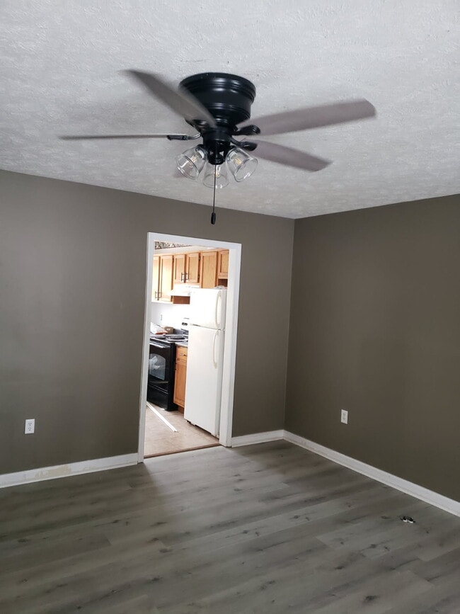 Building Photo - 240 Oakley Dr