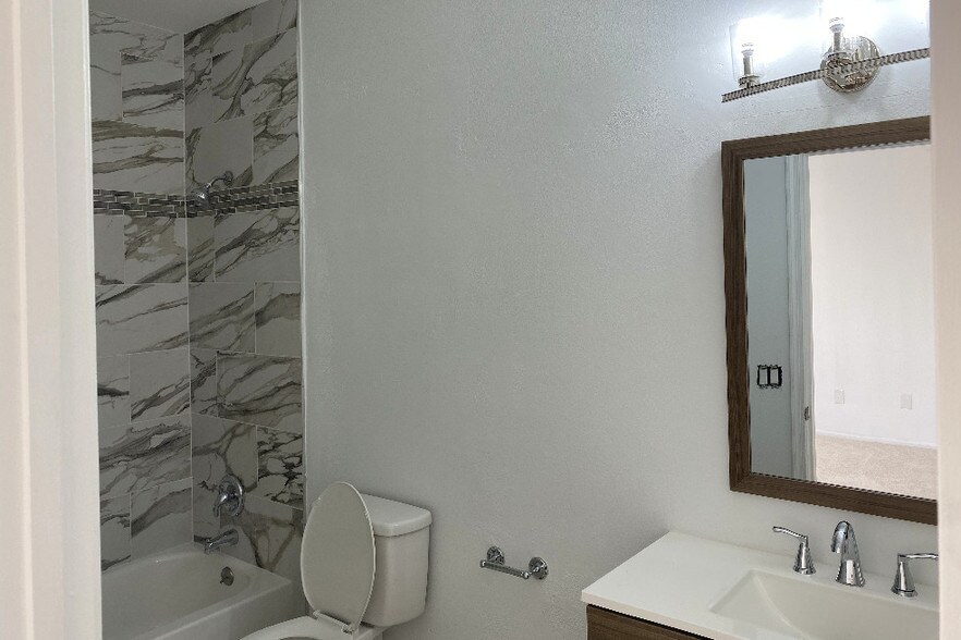 Building Photo - 1530 Spring Gate Dr