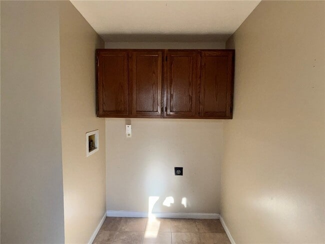 Building Photo - 16 Walnut Cir