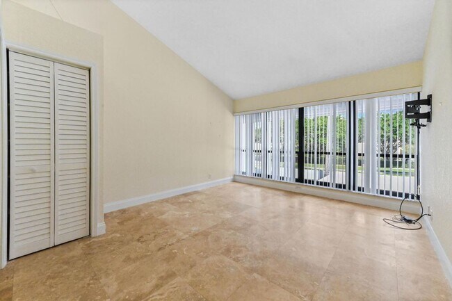 Building Photo - 1900 Presidential Way