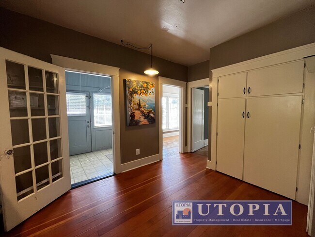 Building Photo - Charming 3 bedroom, 2 bathroom home in the...