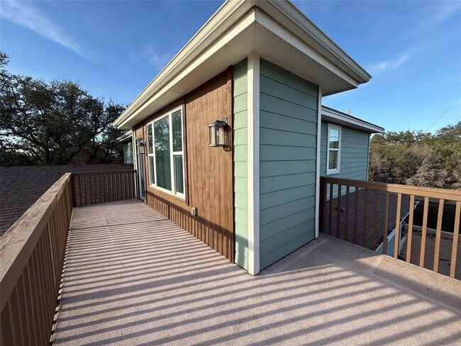 Building Photo - 410 Summit Ridge Dr N