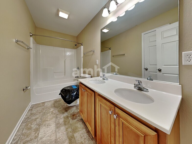 Building Photo - 10429 Kentwell Rd