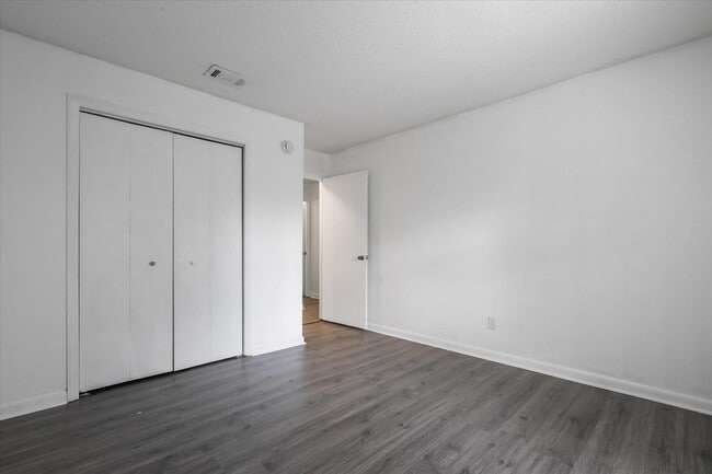 Building Photo - 851 Maple St