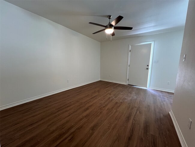 Building Photo - 1231 Sycamore Ave