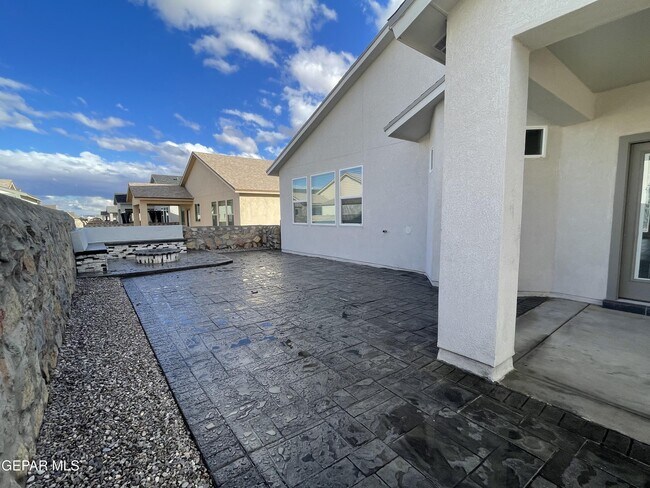 Building Photo - 6009 Hidden Clove Ct