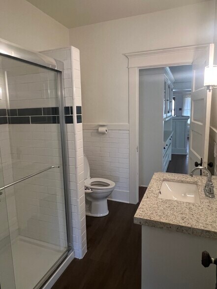 Building Photo - 640 W 16th St