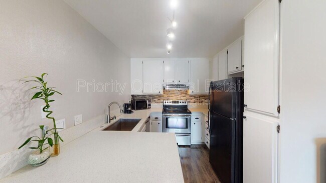 Building Photo - 10400 Caminito Cuervo