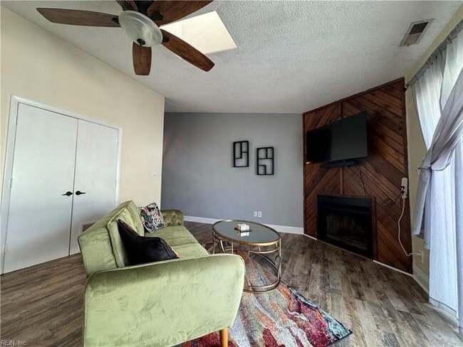 Building Photo - 9706 7th Bay St