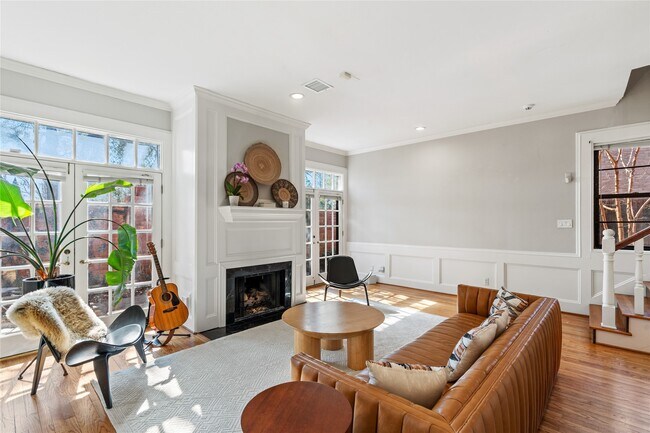 Building Photo - 6732 Vanderbilt St