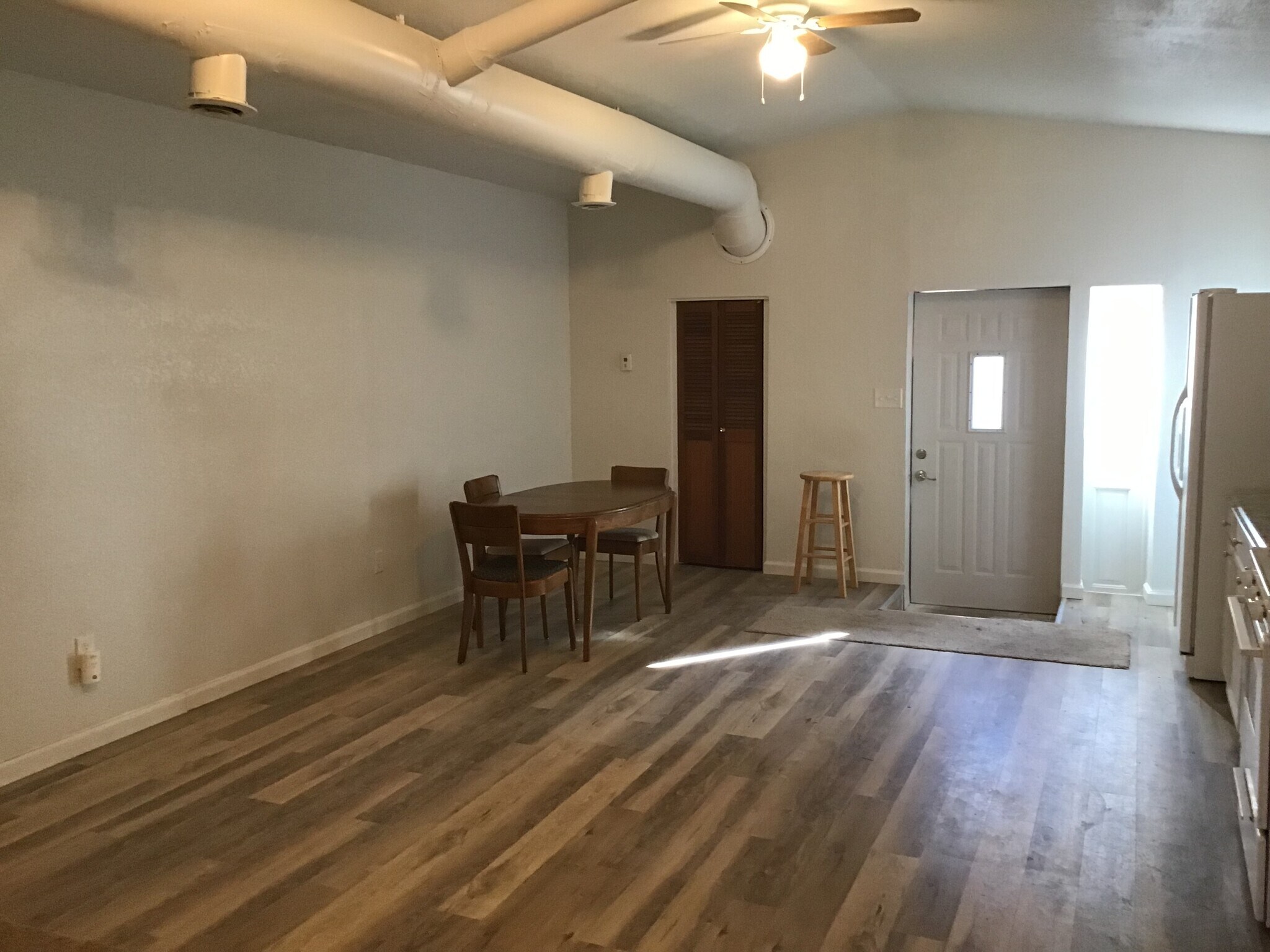 Building Photo - 8605 S Brentwood St