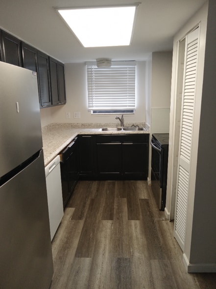 Building Photo - 2541 Myrtle Ave