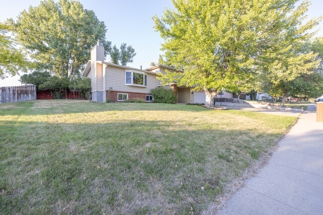 Building Photo - Spacious 5-Bedroom Home with Bonus Room & ...