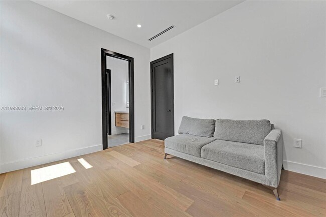 Building Photo - 630 NE 82nd St