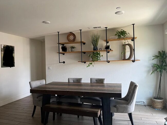 Building Photo - 2520 S Spruce St