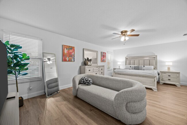 Building Photo - 2400 Seaford Dr