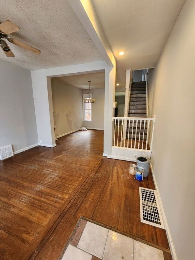 Building Photo - 5 Bedroom home available now in York!