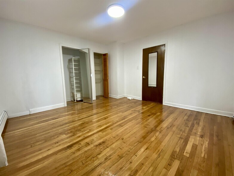 Building Photo - 65 Elm St