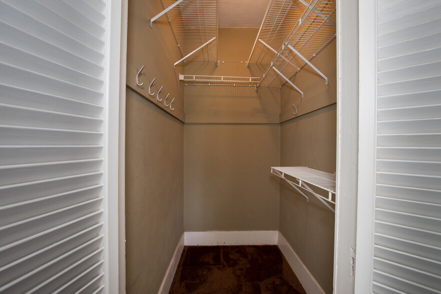 Walking Closet - 201 Pacific St