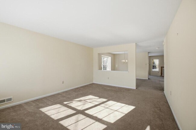 Building Photo - 56 Camellia Ct