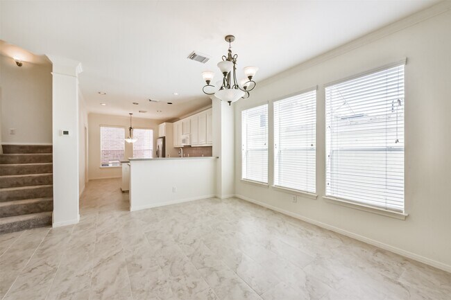 Building Photo - 2322 Chenevert St