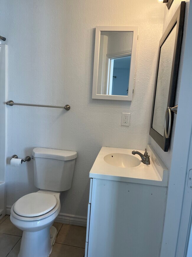 Building Photo - 636 Neptune Way