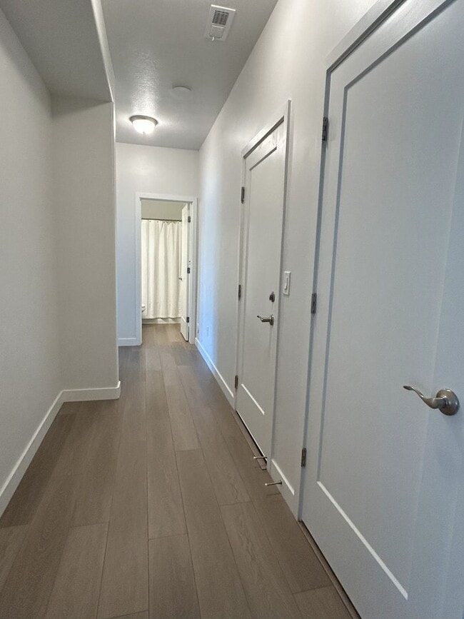 Building Photo - 5 Bed/3 Bathroom house in America Fork
