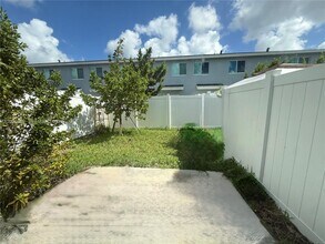Building Photo - 1073 NW 5th St